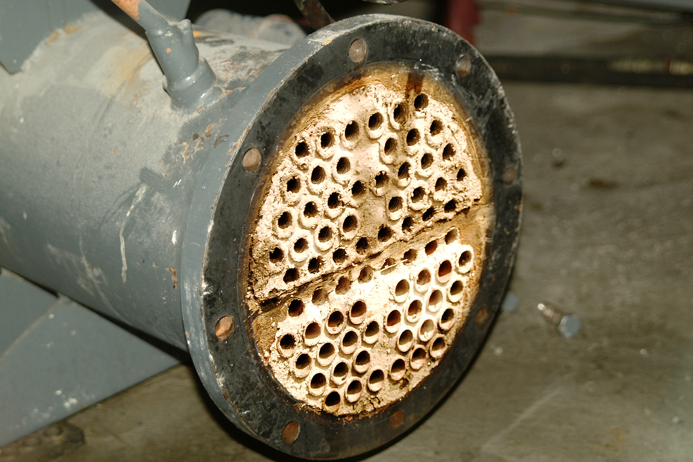 清洗前-冷凝器水垢