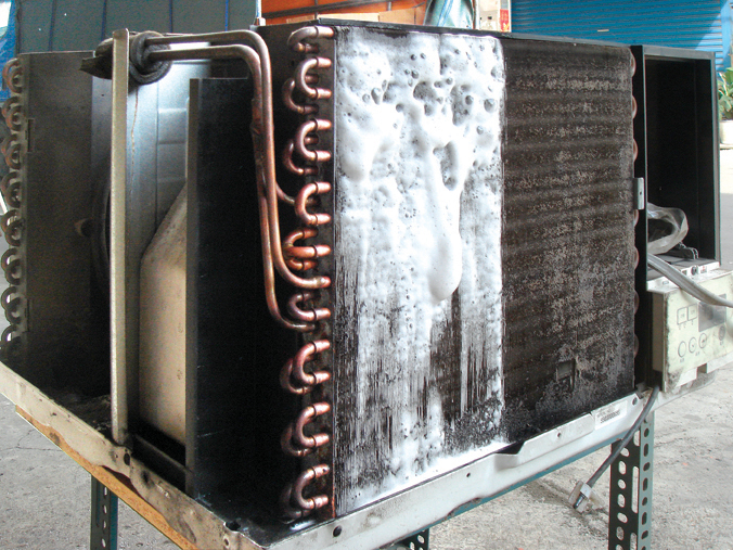 SK-101 鋁潔劑-清洗中-窗型冷氣機鋁鰭片反應過程附著物鬆動