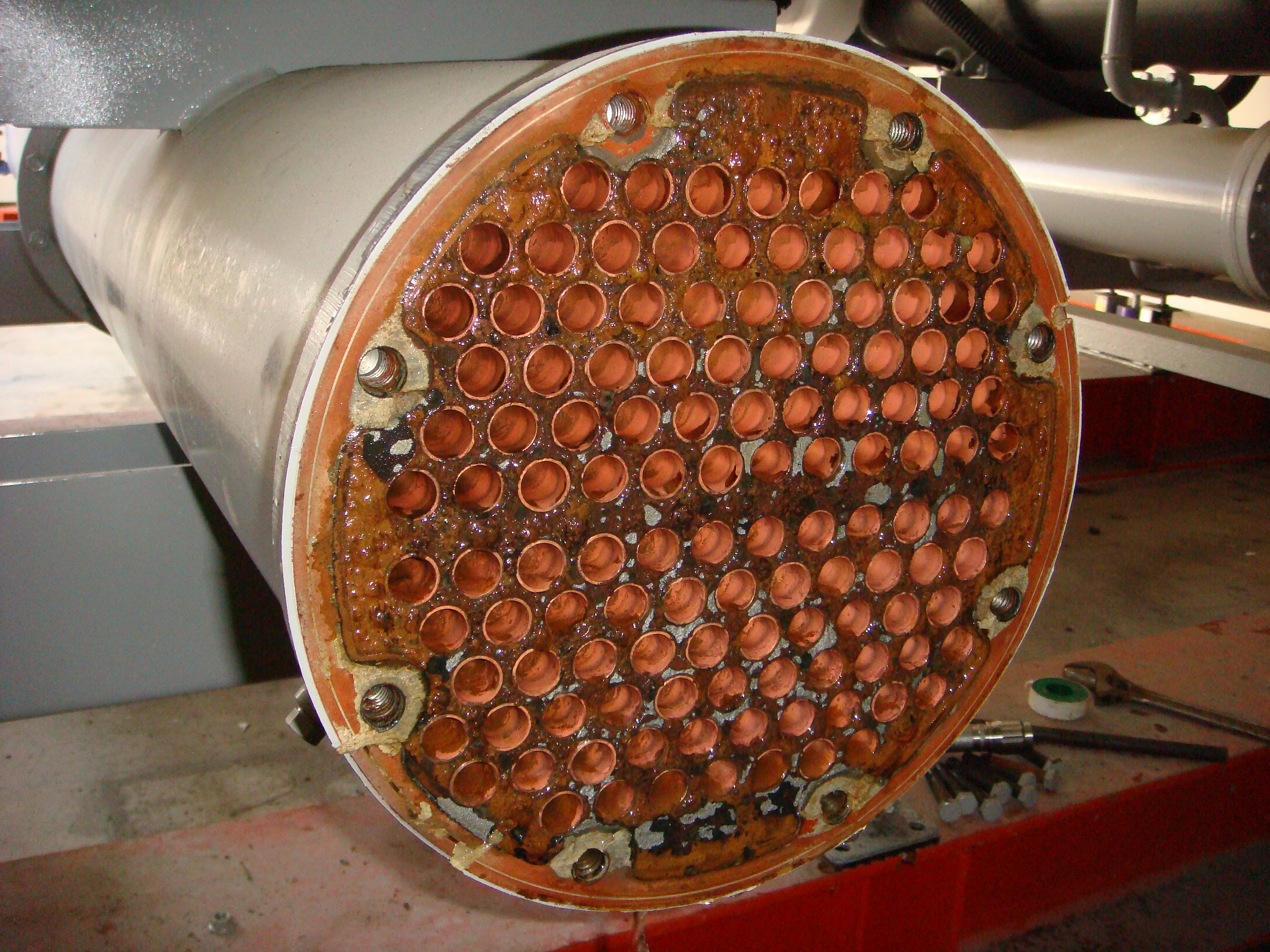 冷卻水塔・未使用中和劑導致設備腐蝕