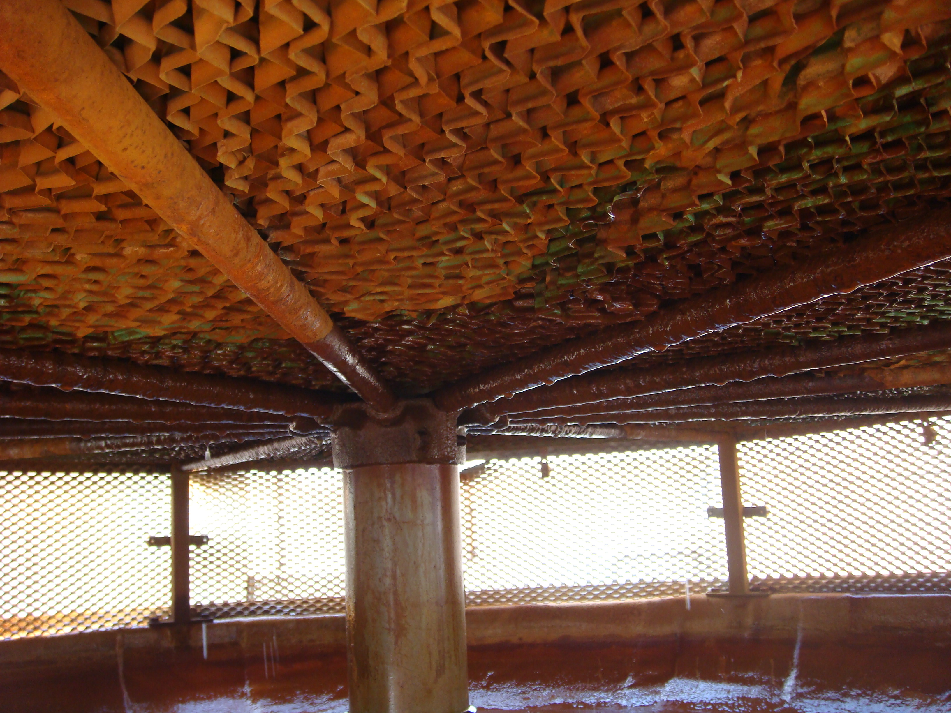 冷卻水塔・未使用中和劑導致設備腐蝕