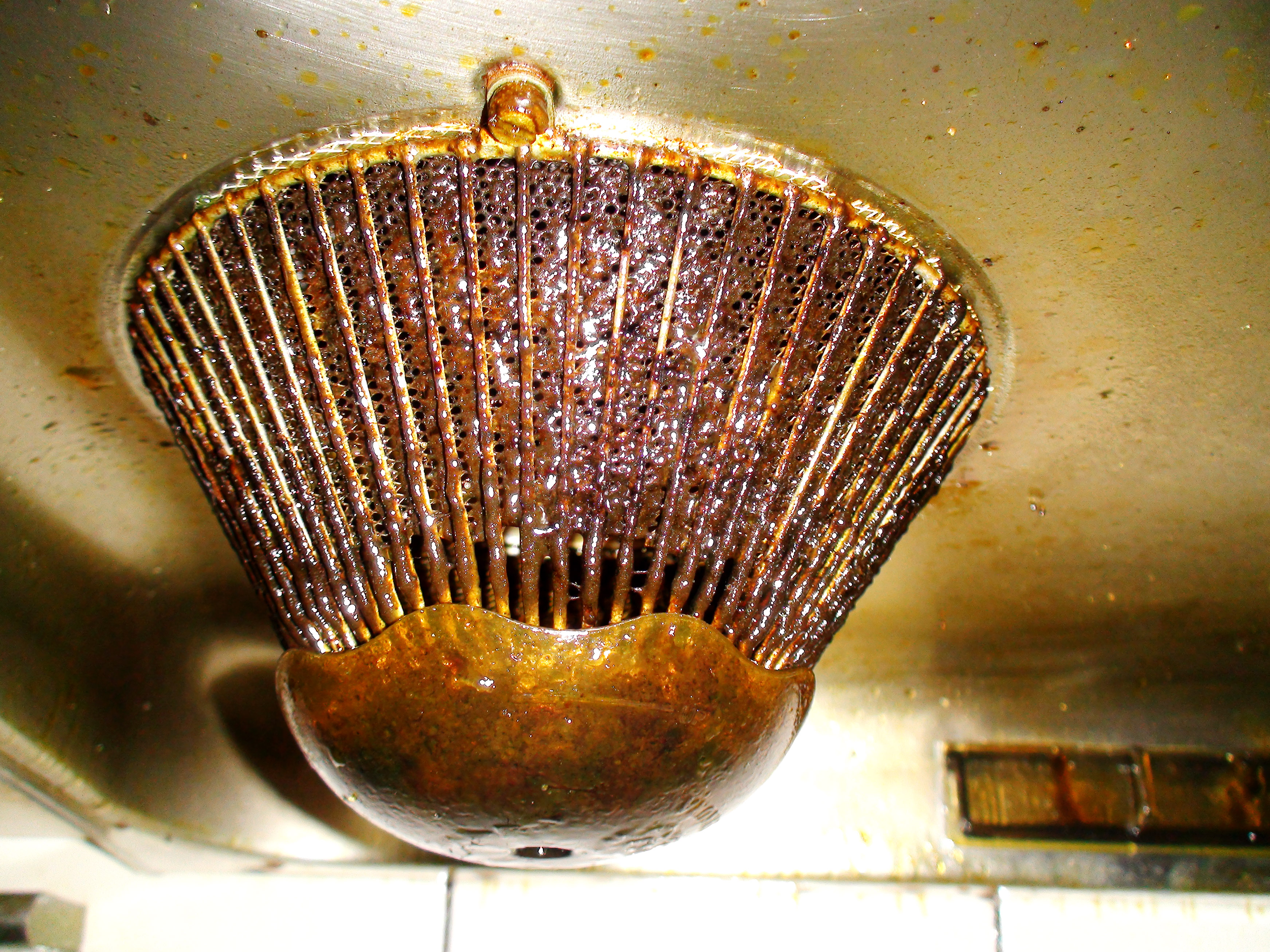 SK-188 除油清潔劑-清洗前-抽油煙機集油杯陳年油垢